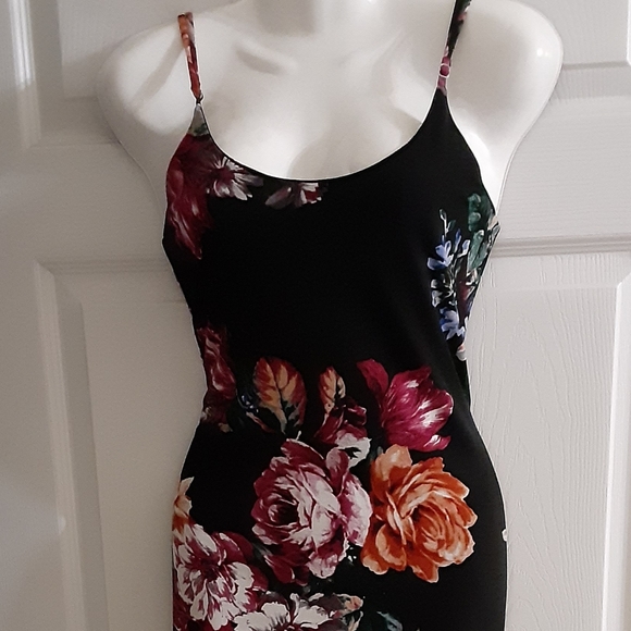 Black floral print backless dress - Picture 1 of 7
